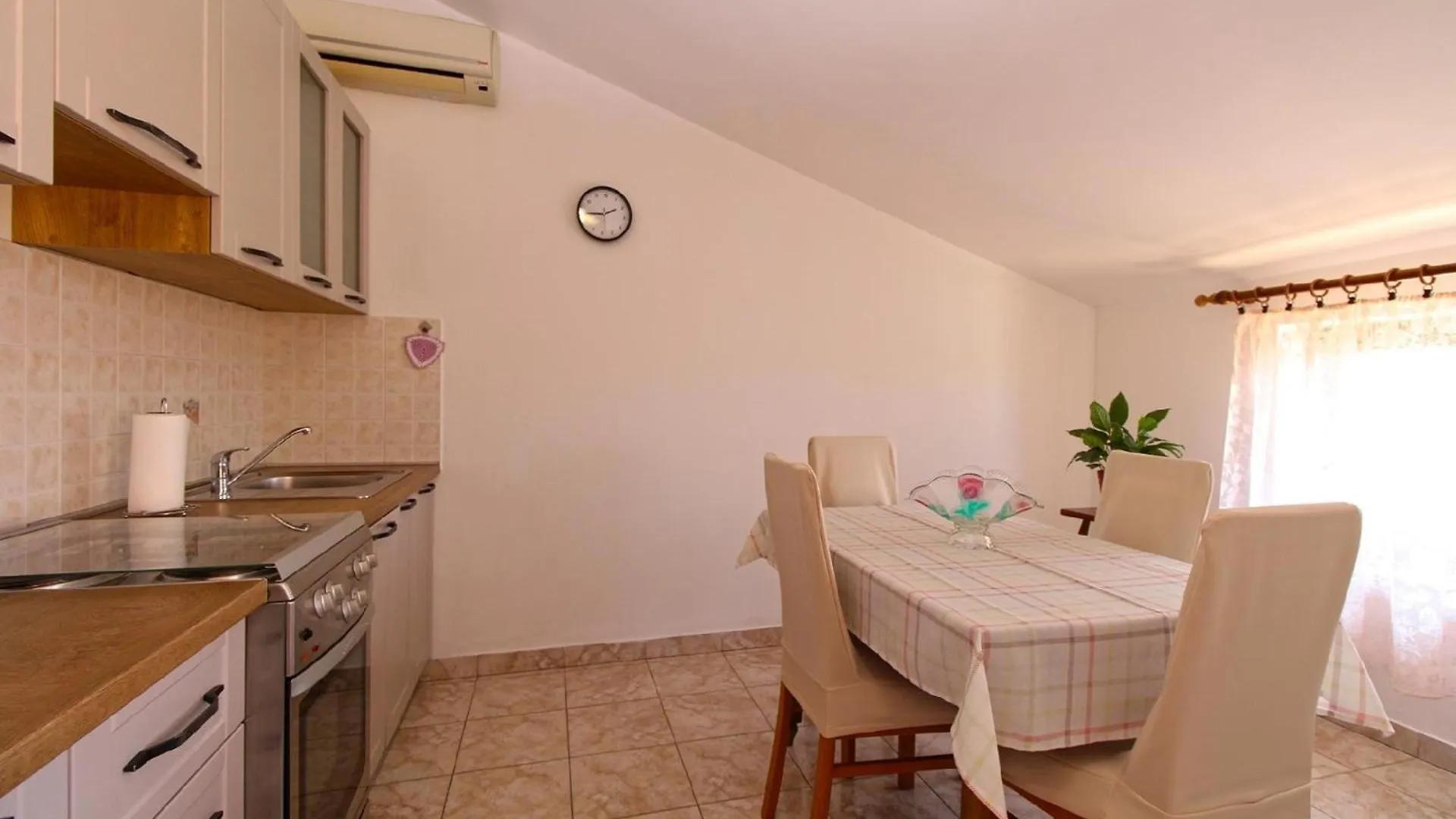 Ferienwohnung Fuer 4 Personen Ca 55 Qm In Fazana, Istrien Istrische Riviera 0*, Fazana